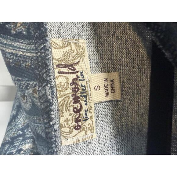 NWT One World Women’s Blue Paisley Cowl Neck Top Size Small - Picture 4 of 5